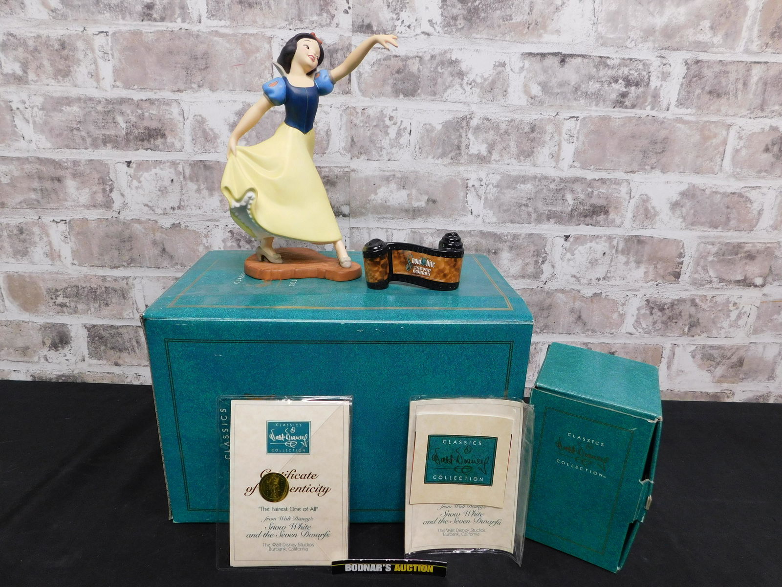 Lot of 2 WDCC Figurines - Snow White and Title (1 of 4)