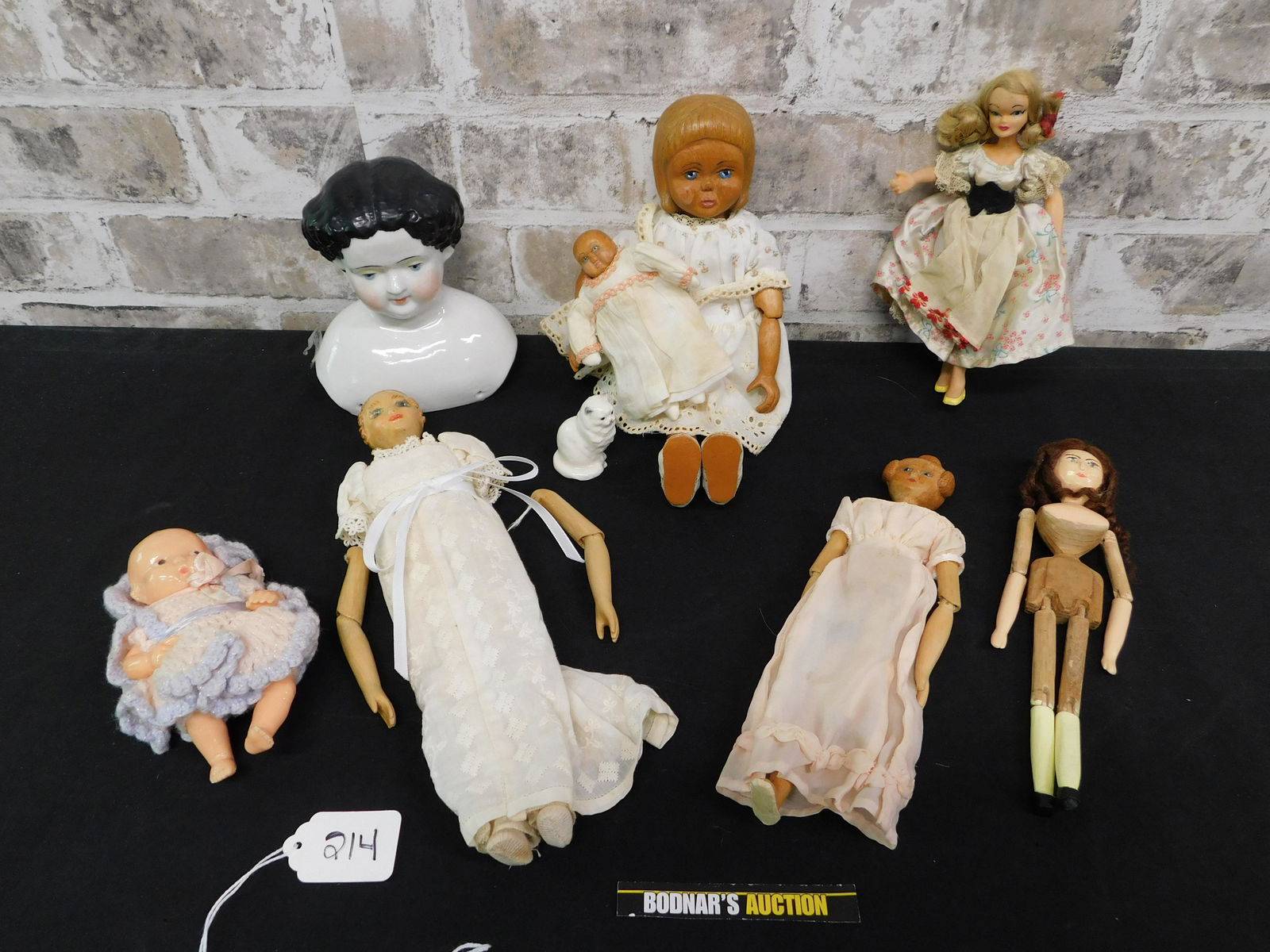 Lot of Mixed Dolls (1 of 7)