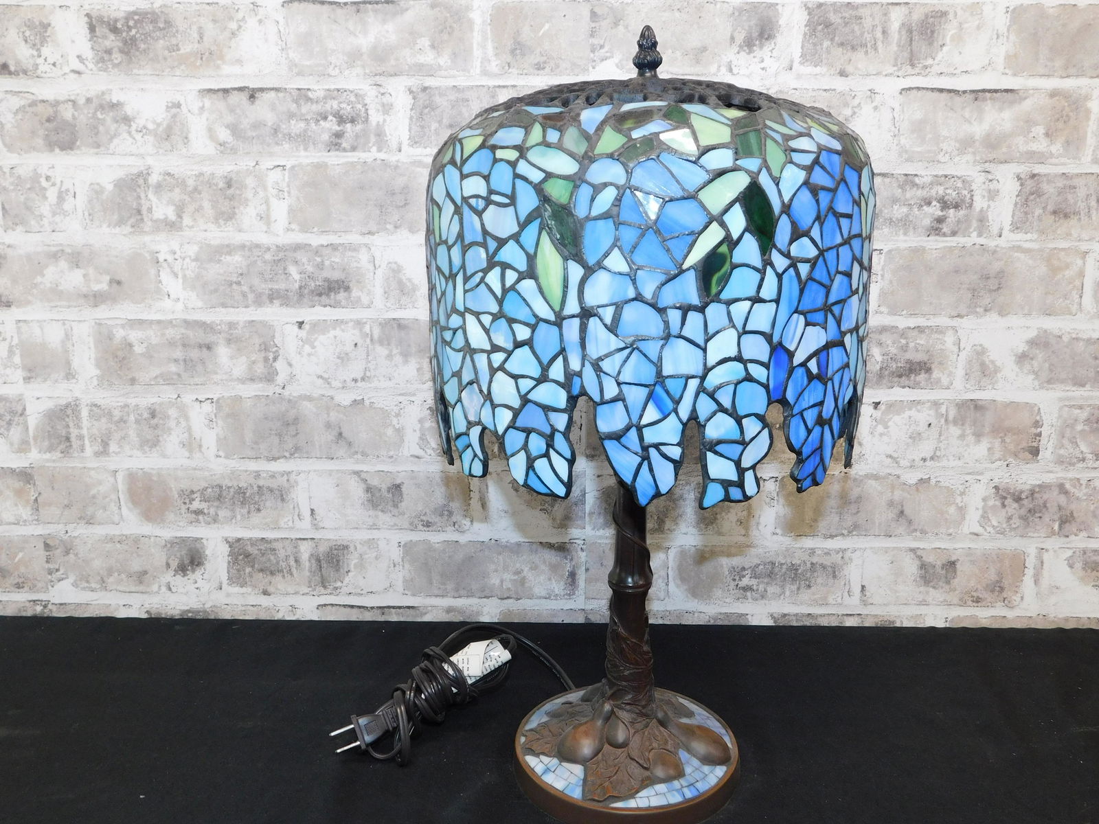 Tiffany Style Wisteria Table Lamp (1 of 6)