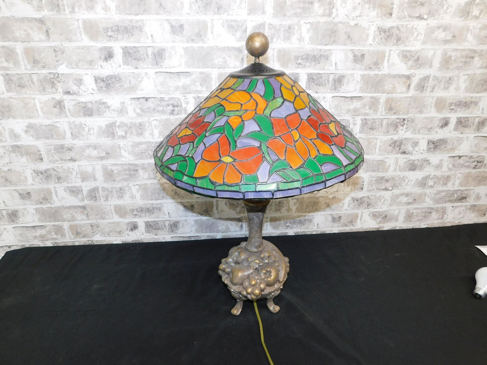 Tiffany Style Stained Glass Table Lamp (1 of 4)