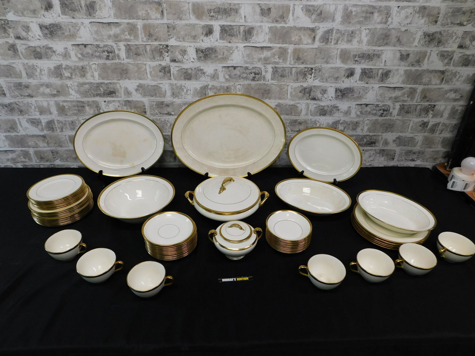 Partial Johnson Bros. Pareek Dinnerware Set (1 of 8)