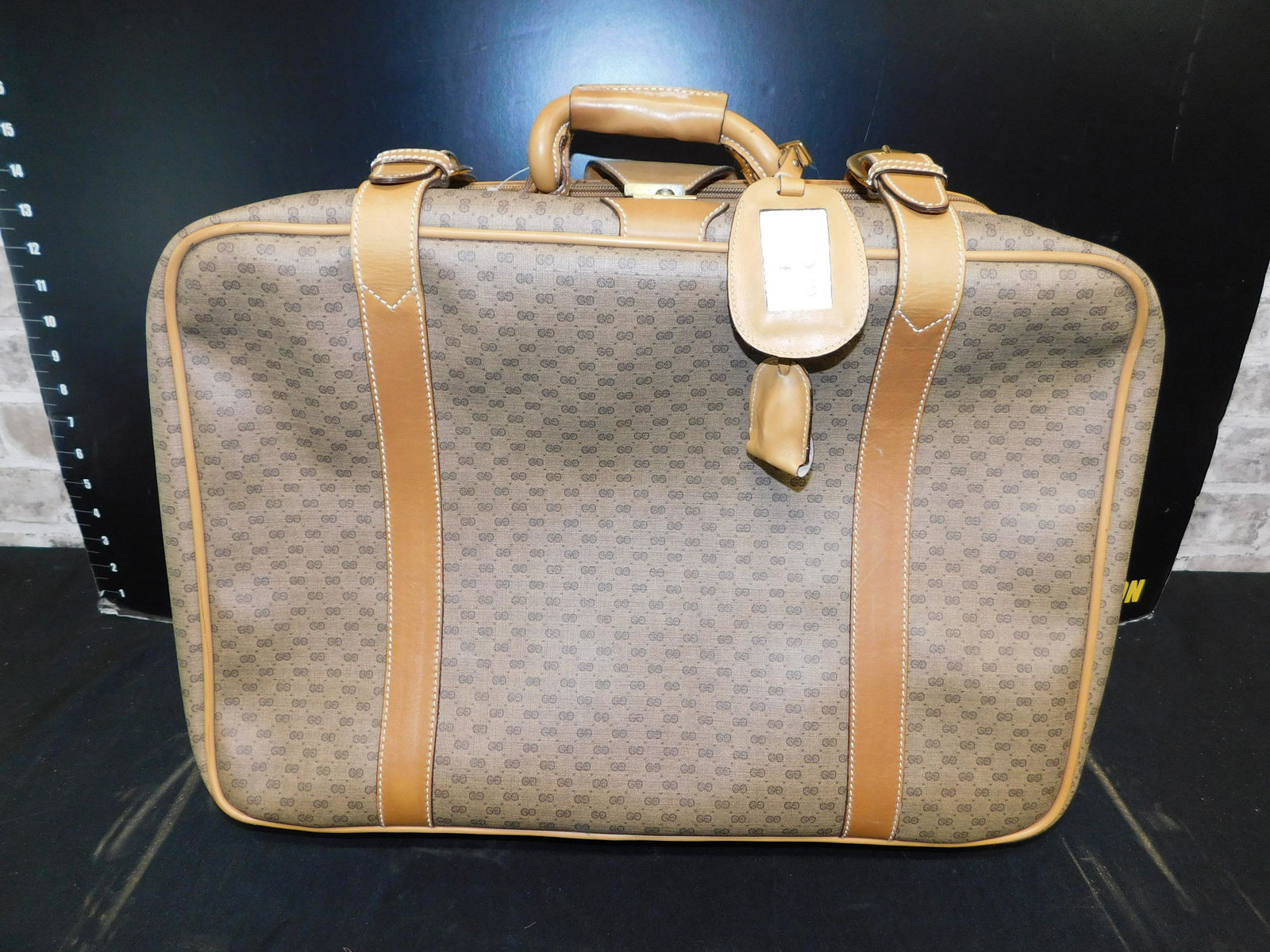 Gucci Travel Bag (1 of 3)
