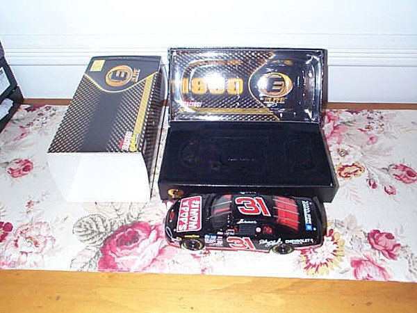 RCCA Elite Collectible Dale Earnhardt Jr. #31 Mom