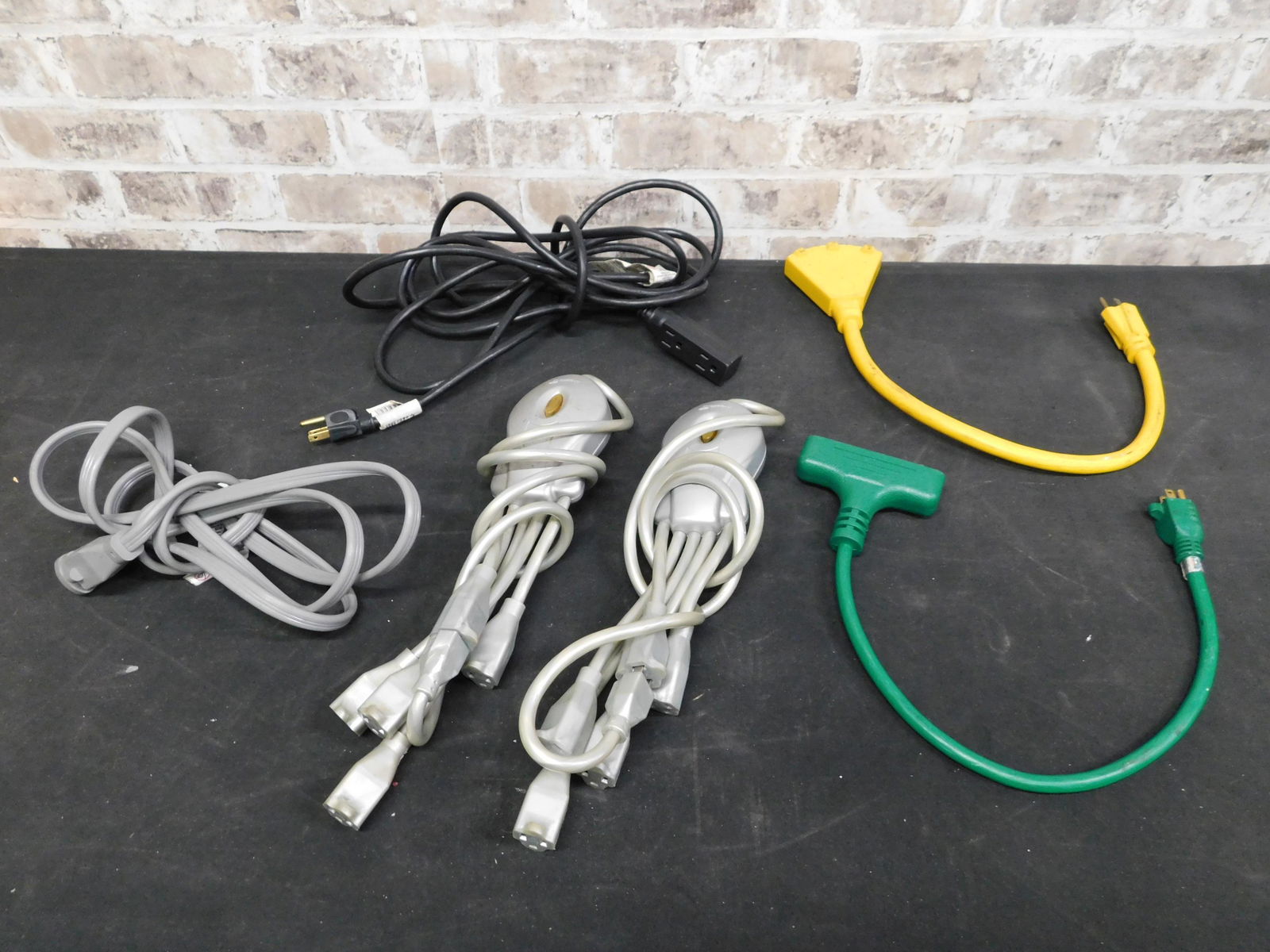 Lot of 5 Various Power Strips plus 1 Extension Cord (1 of 6)