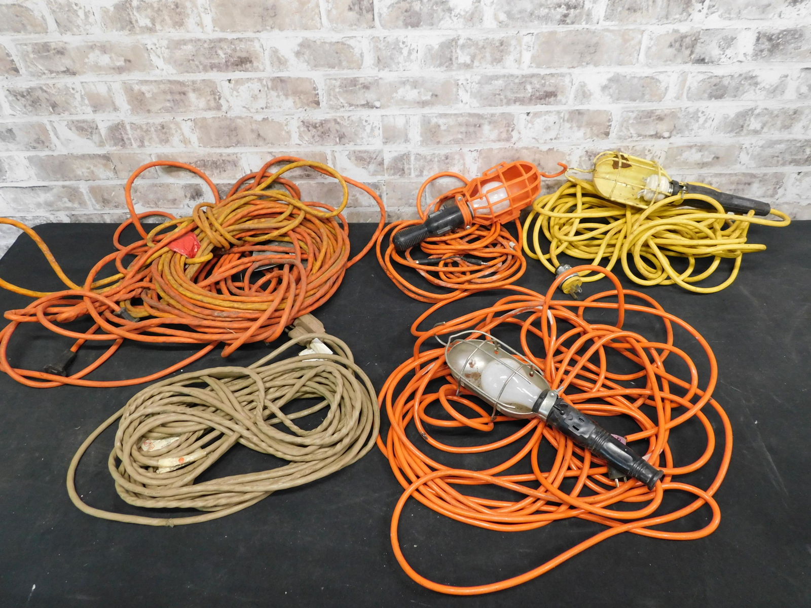 Lot of Extension Cords and Shop Lights (1 of 7)