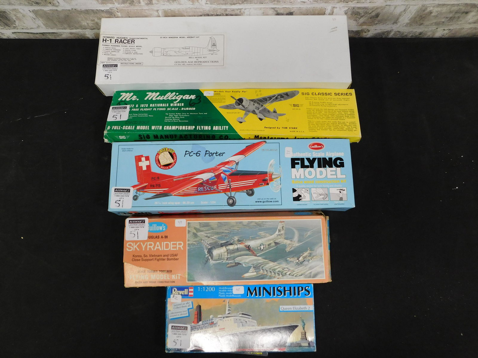 Lot of 5 Model Kits including Guillow's and Revell (1 of 5)