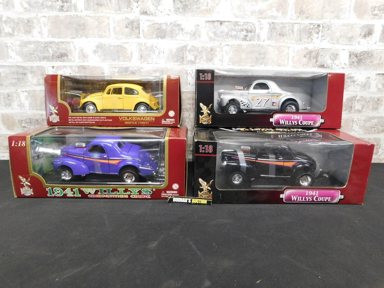 Lot of 4 Road Legends/Signature 1:18 Scale Diecast Cars (1 of 7)