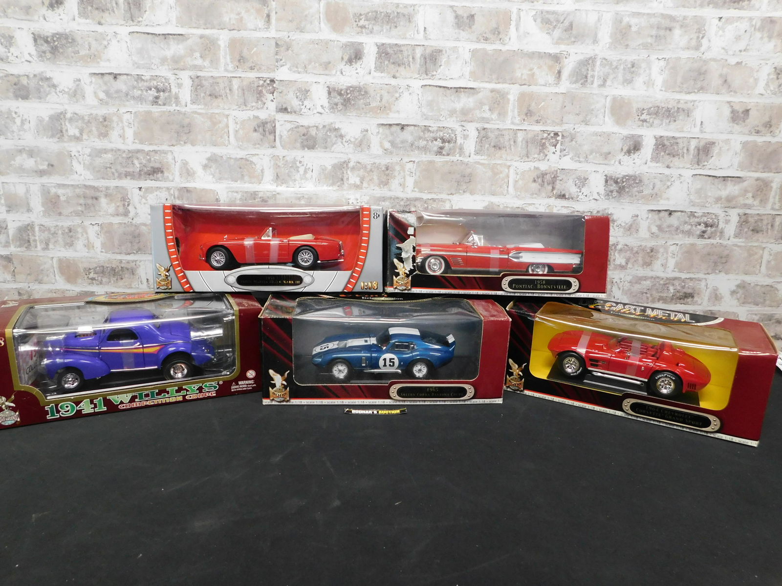 Lot of 5 Road Signature/Legends 1:18 Scale Diecast Cars (1 of 7)