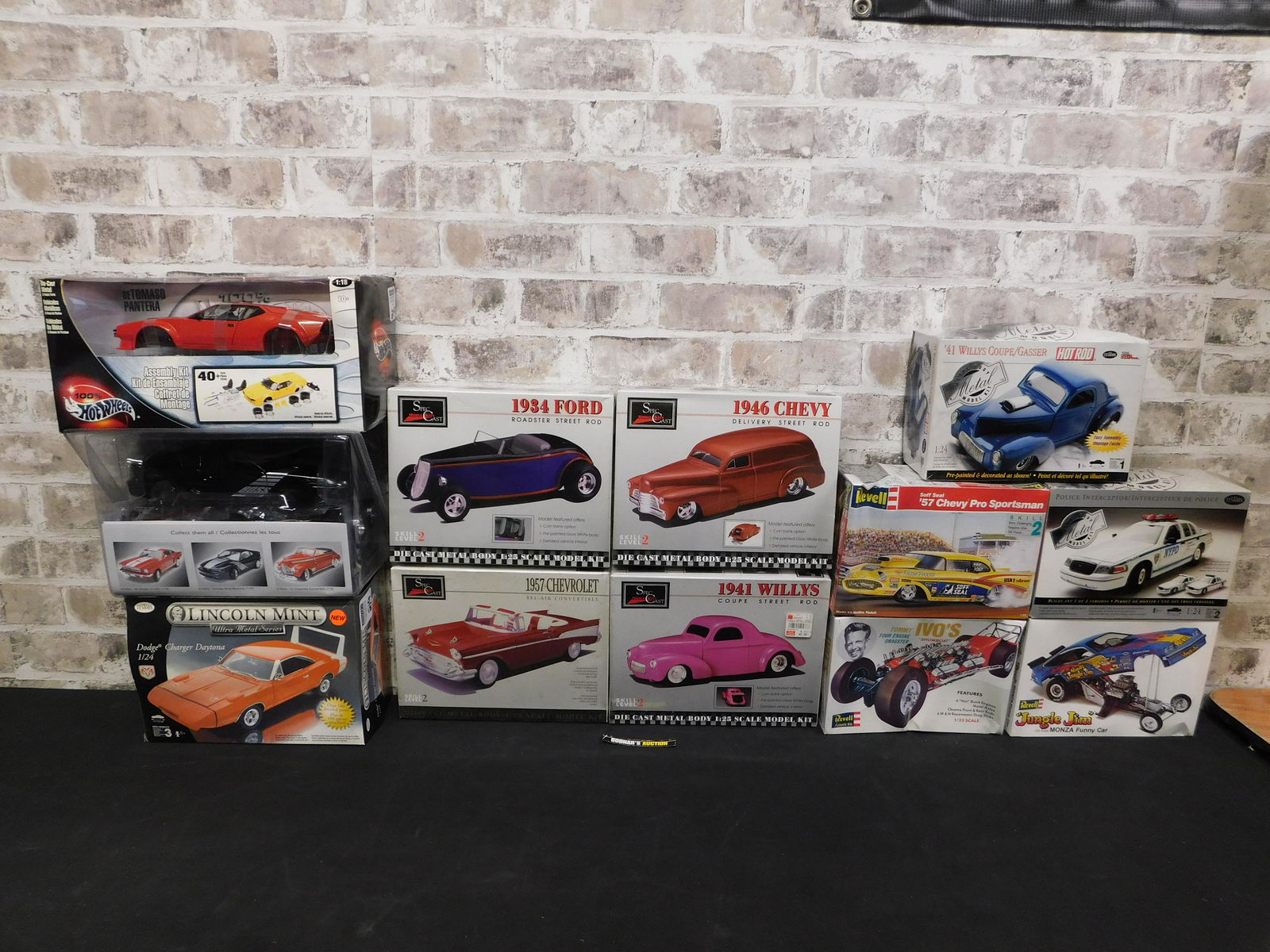 Lot of 12 Racing/Cars Model Kits (1 of 8)