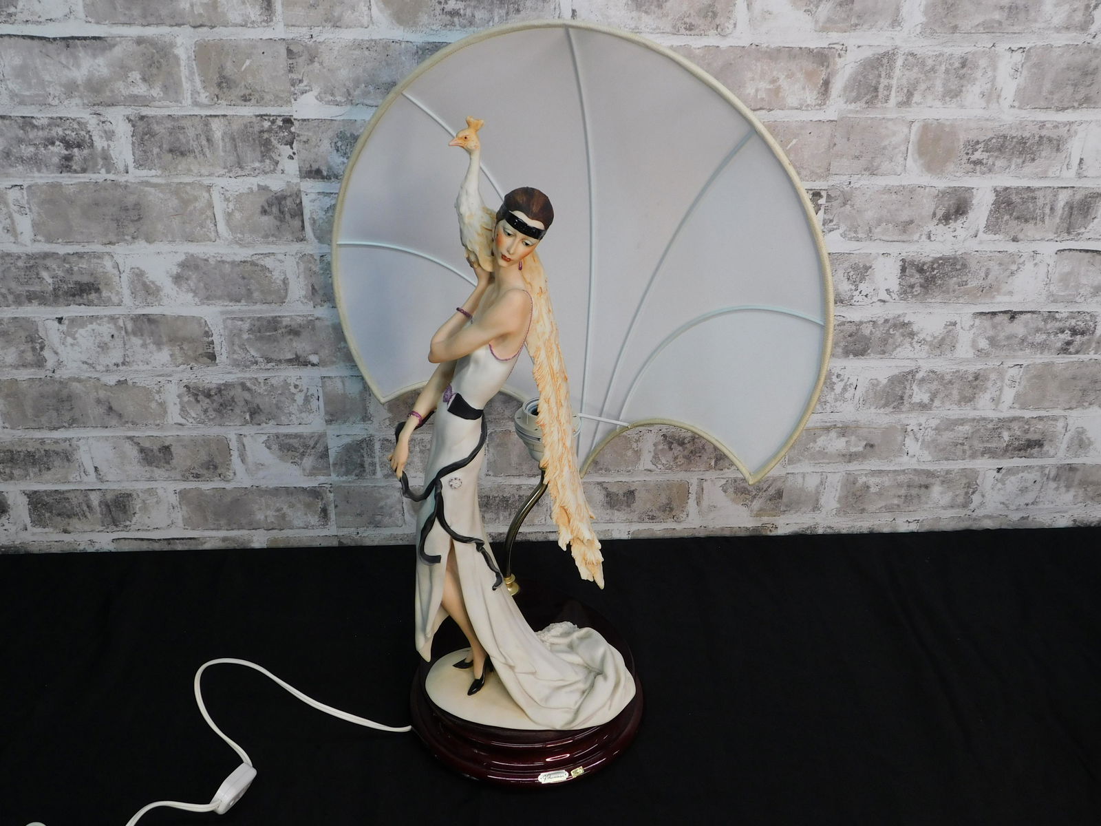 Giuseppe Armani Lady with Peacock Lamp with Shade (1 of 10)