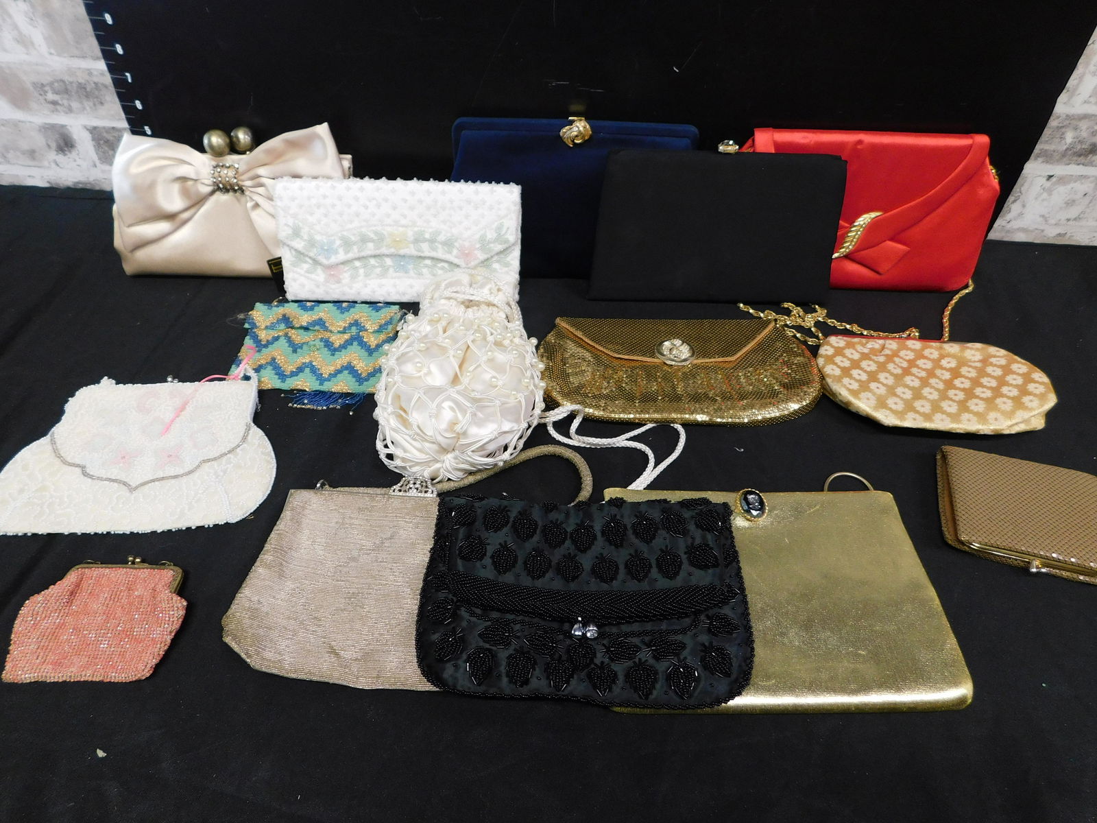 Group Lot of Purses (1 of 12)