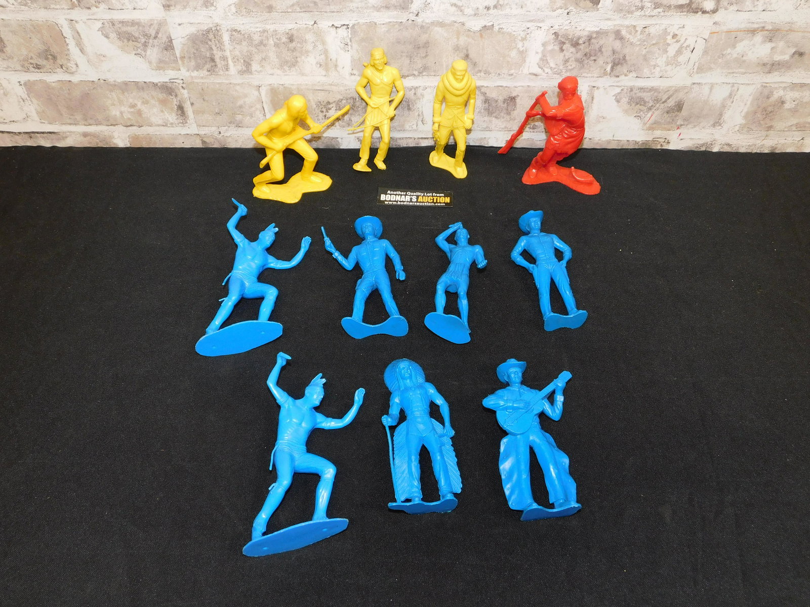 Lot of 11 Vintage Marx Style Cowboy and Indian Figures (1 of 5)