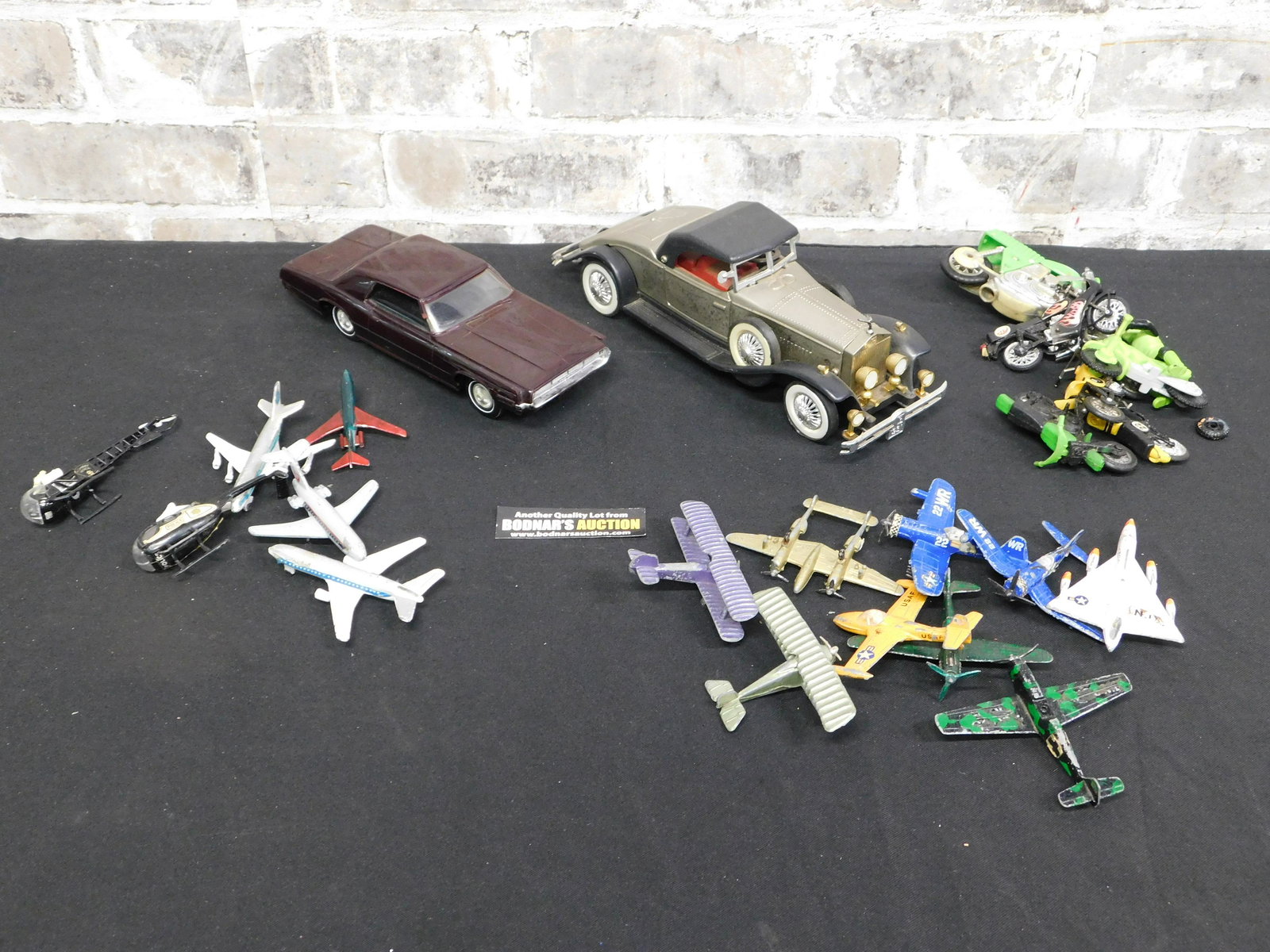 Box Lot of Toys including Diecast (1 of 5)