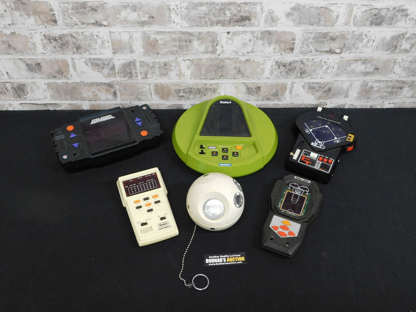 Lot of Vintage Electronic Handheld Games (1 of 5)