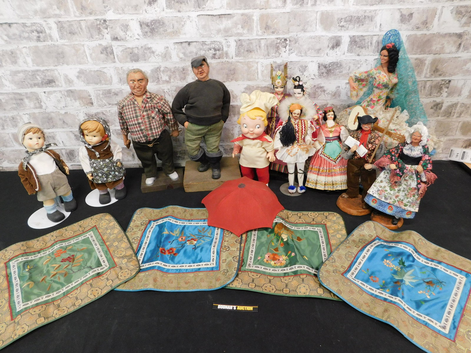 Box Lot of Dolls including Hummels, Campbells Soup and: Box Lot of Dolls including Hummels, Campbells Soup and More. Please read the terms and conditions. This sale will be broadcast live on sale day with full descriptions of each lot being sold, as well a