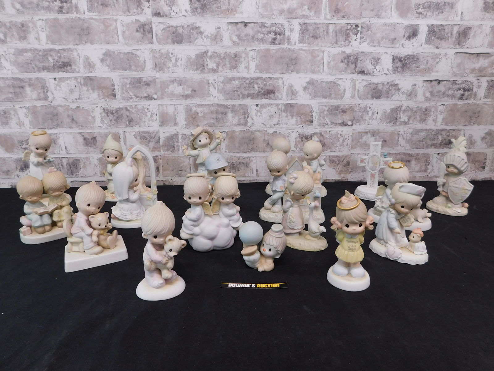 Large Lot of Precious Moments Figures (1 of 13)
