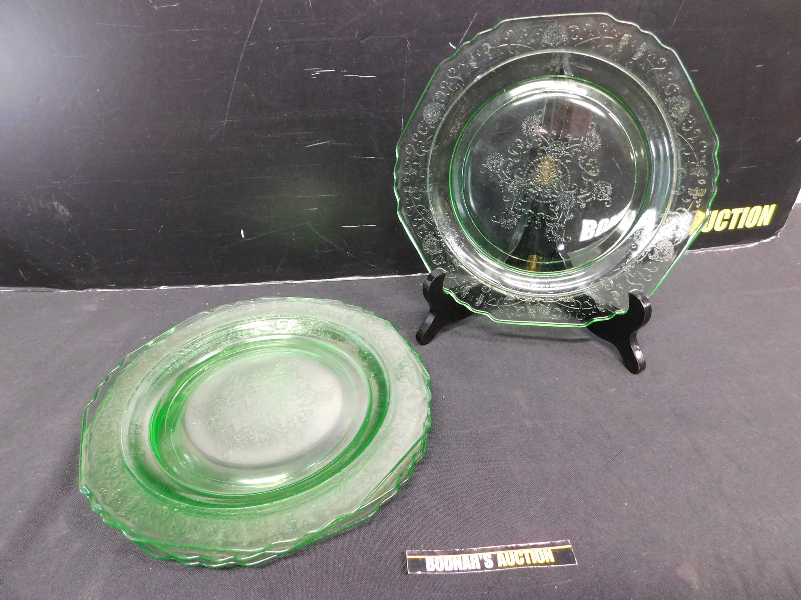 Lot of 4 Green Depression Glass Plates (1 of 3)