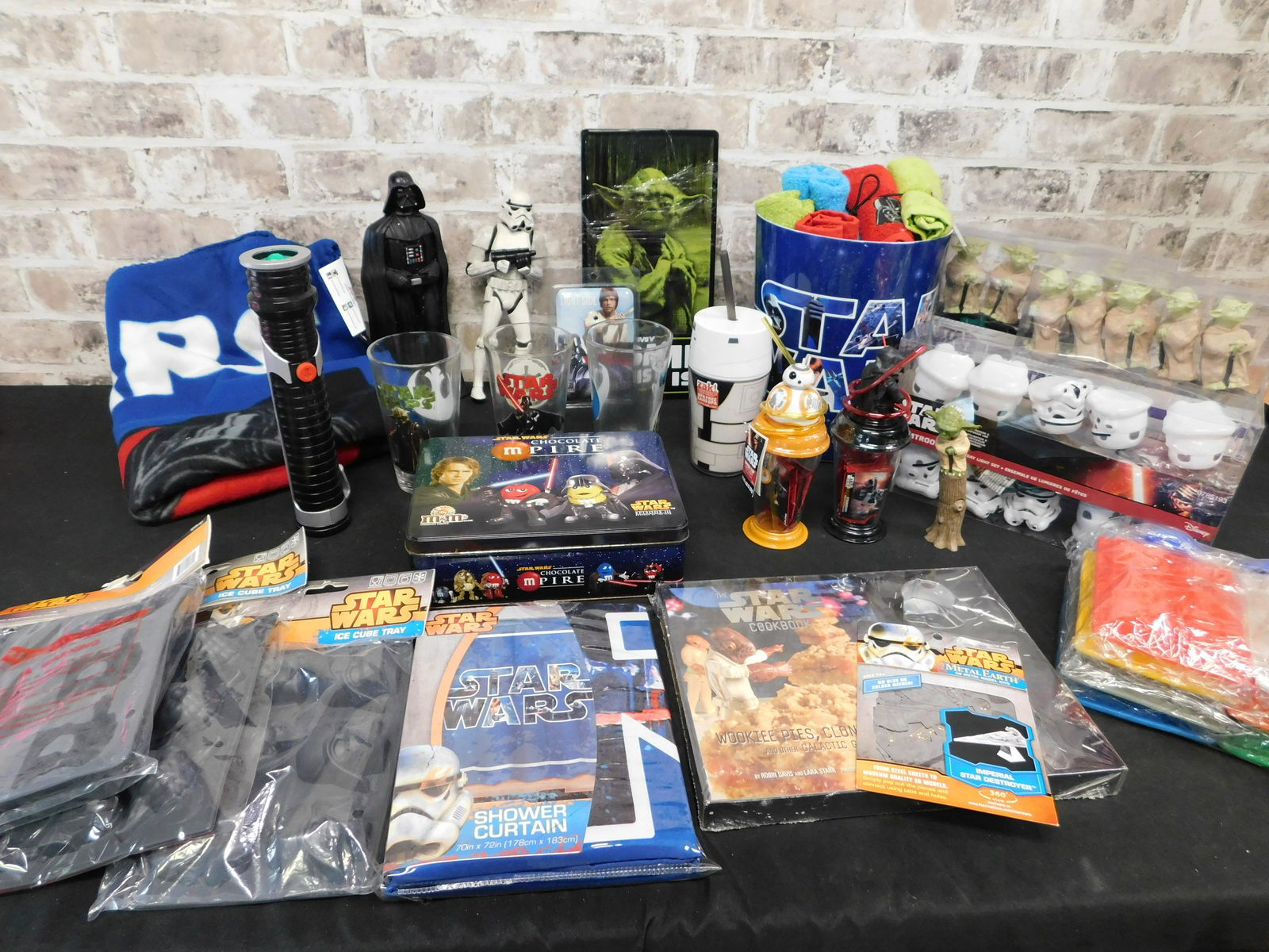 Lot of Star Wars Novelty Items (1 of 8)