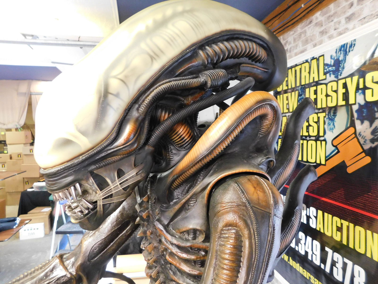 HR Giger "Big Chap" Alien 1:1 Lifesize Statue (1 of 11)