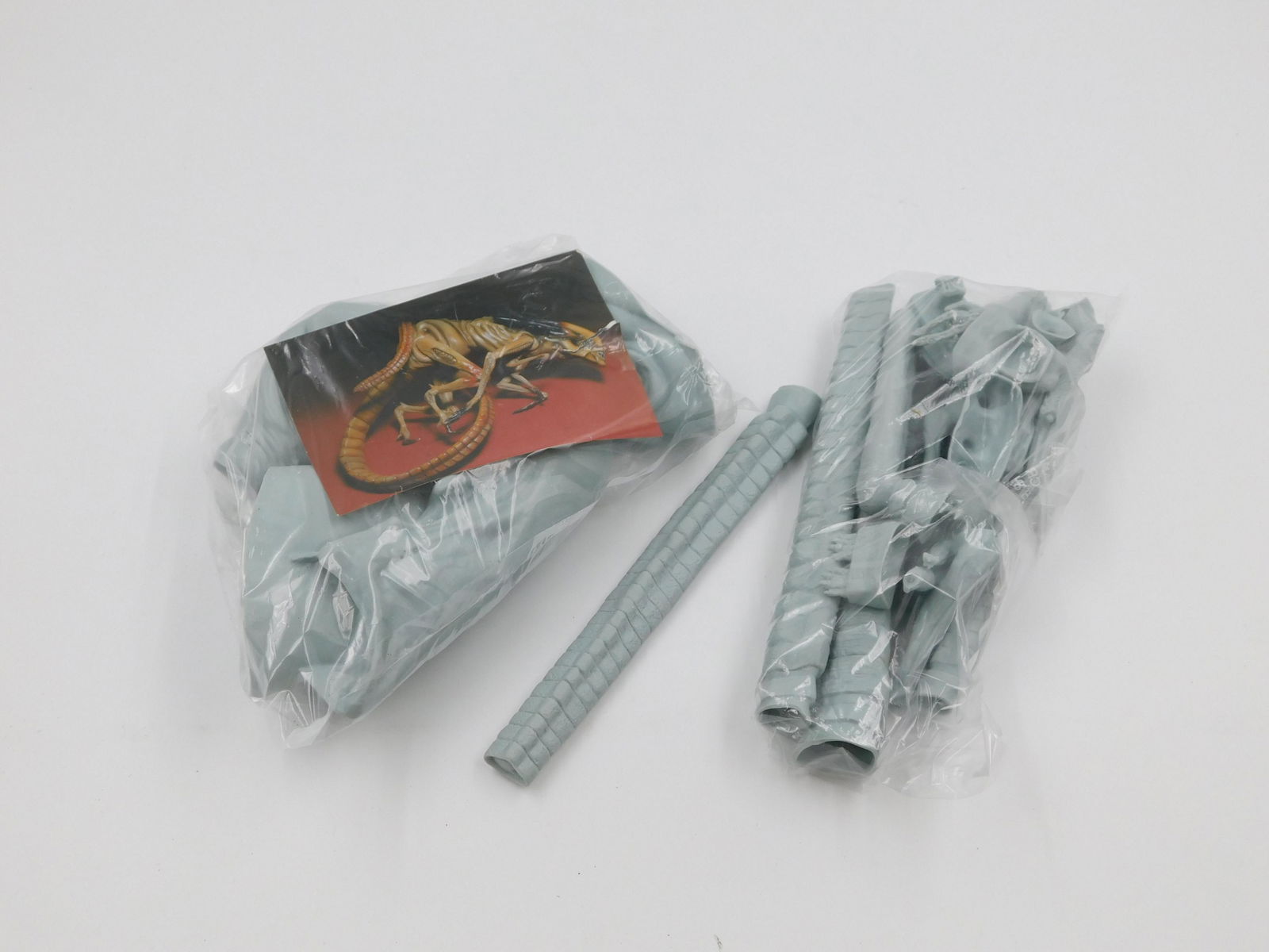 Alien Queen Juvenile Vinyl Model Kit (1 of 3)