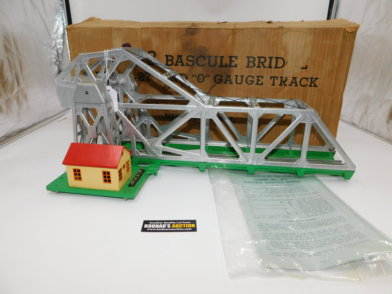 Lionel 027 313 Bascule Bridge 1948 Version with Anchor (1 of 5)