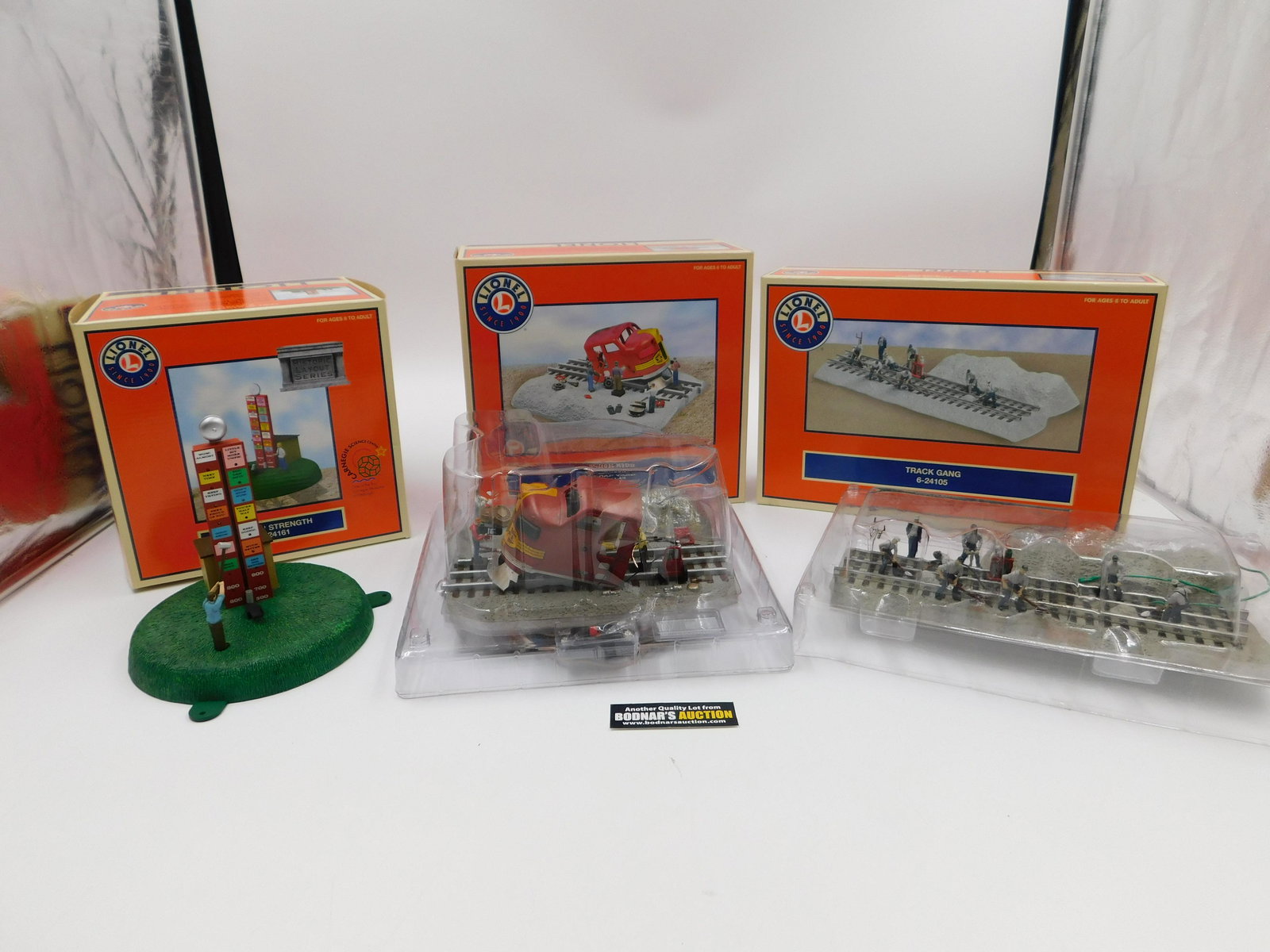Lot of 3 Lionel 027 Train Accessories (1 of 7)