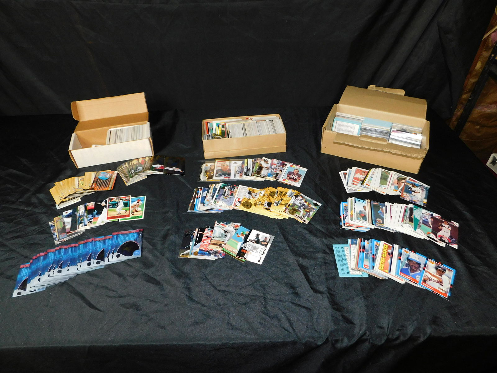 Mixed Lot of Baseball Cards. Mixed Brands (1 of 7)