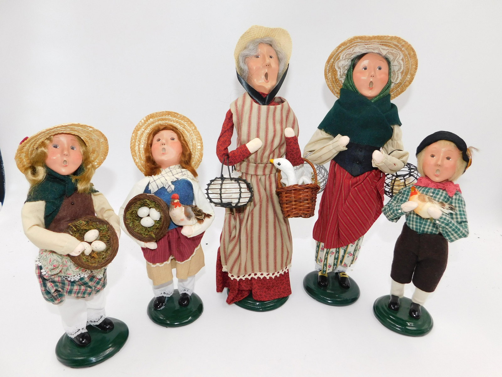 Lot of 5 Byers Choice Carolers: Byers Choice Egg Farmer Caroler Lot of 5. All signed on base. Please read the terms and conditions. This sale will be broadcast live on sale day with full descriptions of each lot being sold, as well 