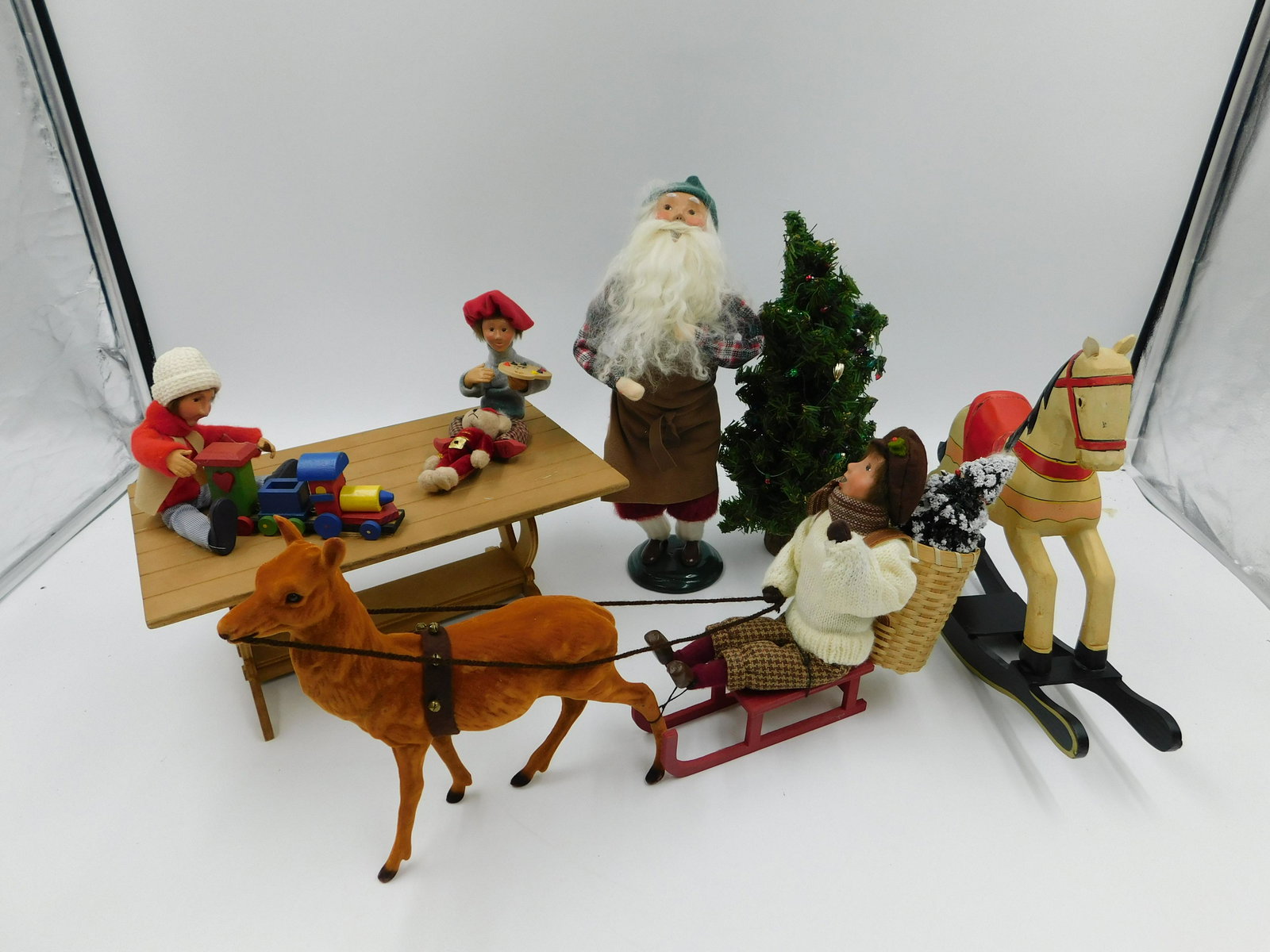 Byers Choice Caroler and Accessories Lot (1 of 6)