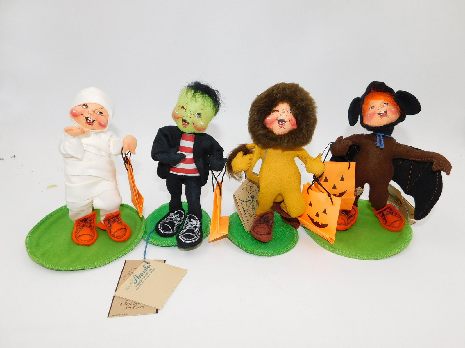 Lot of 4 Annalee Halloween Trick Or Treat Dolls (1 of 2)