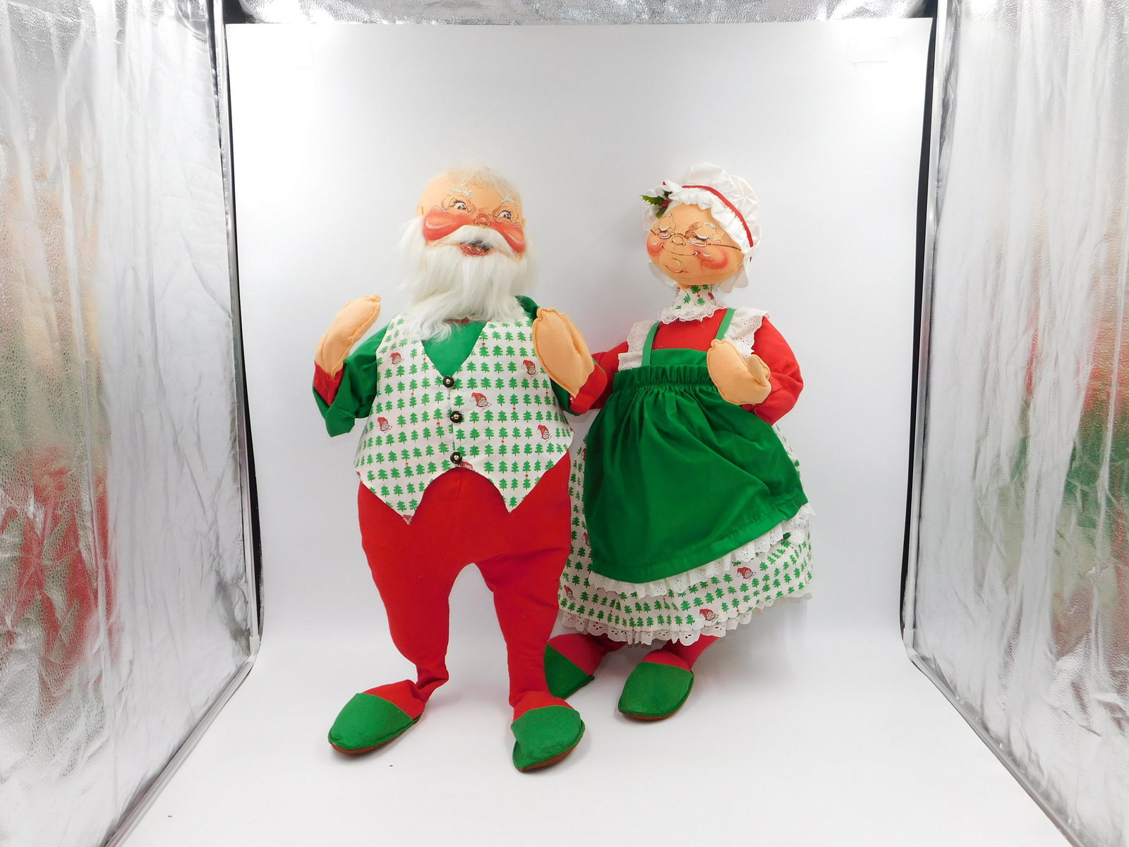 Annalee Santa and Mrs Claus Doll: Annalee Santa and Mrs. Claus Dolls. They measure 30" tall. Please read the terms and conditions. This sale will be broadcast live on sale day with full descriptions of each lot being sold, as well as