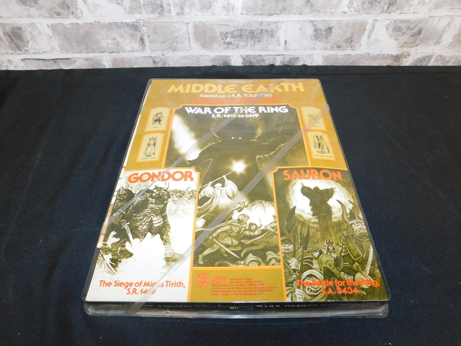The Games of Middle Earth War of the Ring by SPI 1977: The Games of Middle Earth War of the Ring by SPI 1977. Looks to be in Very Good Condition. Please refer to the photos for game contents. Please read the terms and conditions. This sale will be broadca