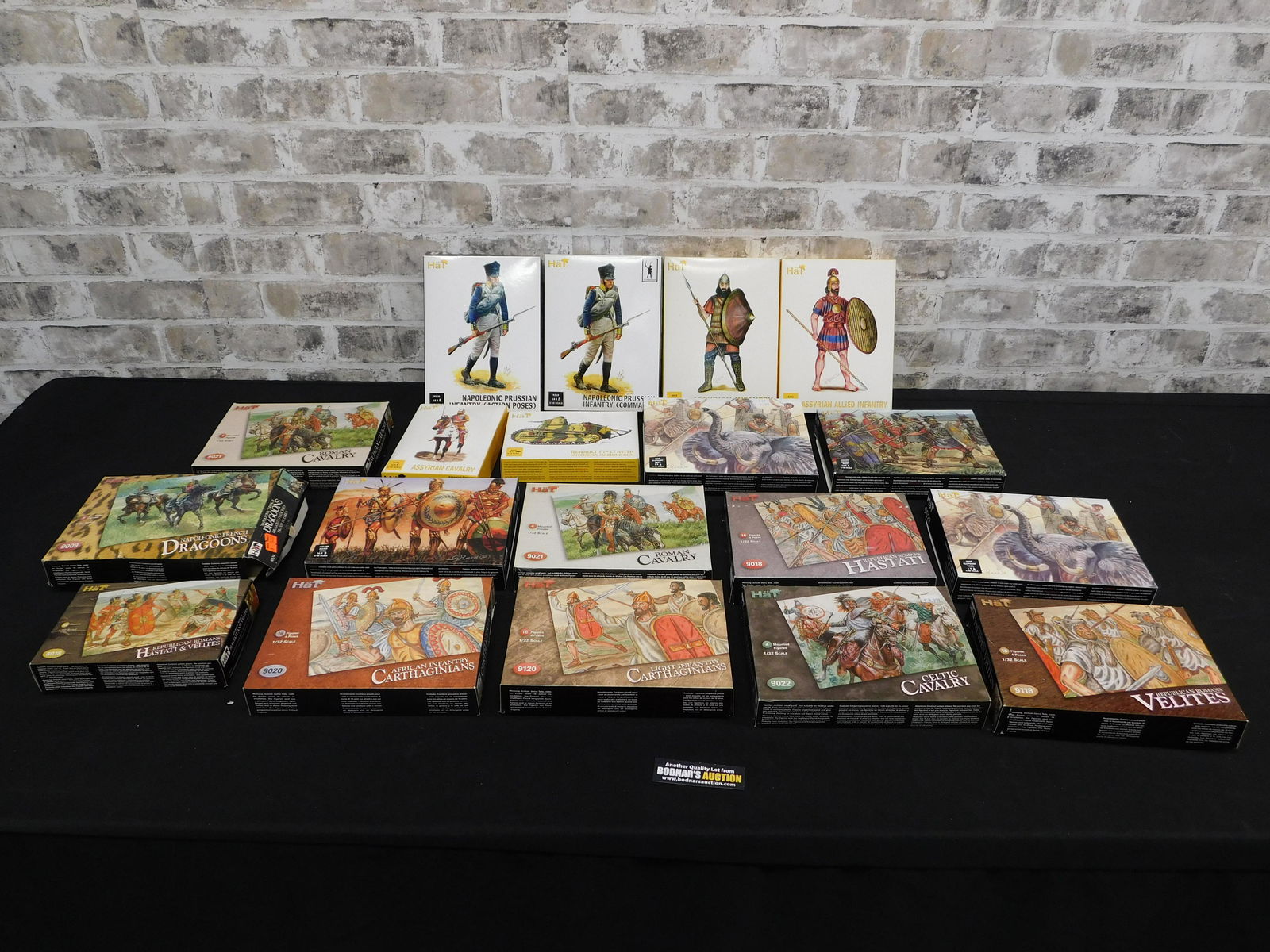 Group Lot of Hat 1:32 and 1:72 Scale Plastic Miniatures (1 of 8)