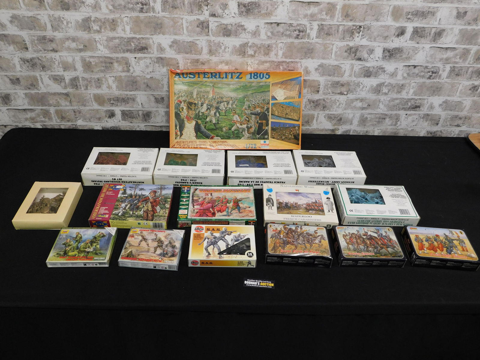 Group Lot of 1:32 and 1:72 Scale Plastic Figures - (1 of 7)