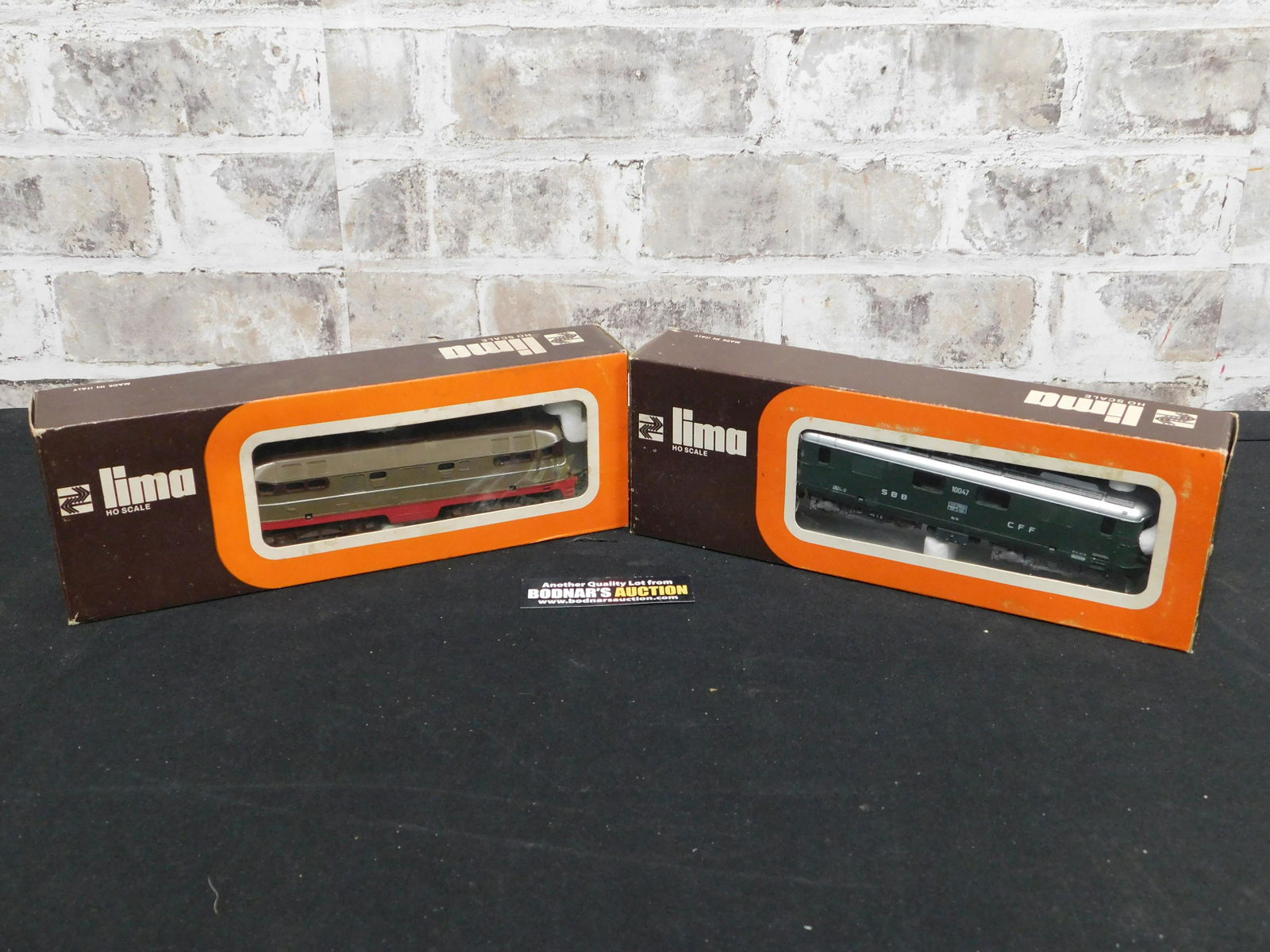 Lot of 2 HO Scale Lima Models Train Engines (1 of 5)