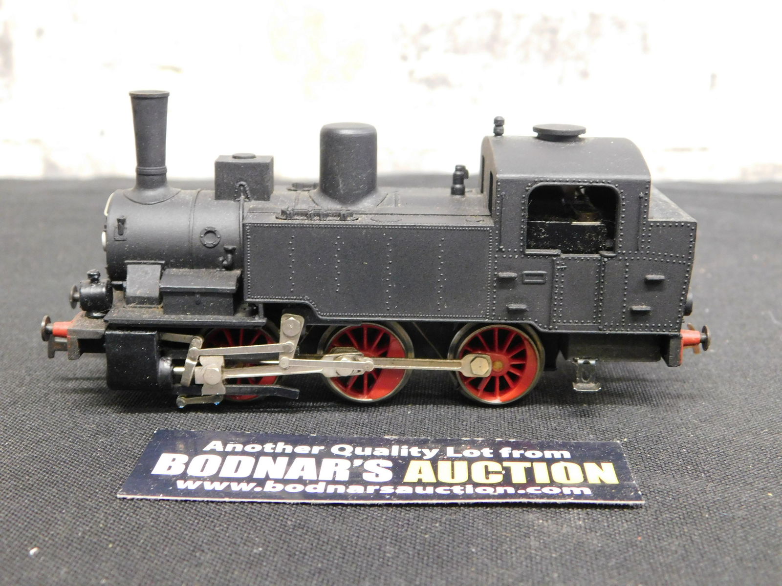 Riverossi HO Scale Engine - Black: Riverossi HO Scale Engine - Black - Not in Original Box. Please read the terms and conditions. This sale will be broadcast live on sale day with full descriptions of each lot being sold, as well as vi
