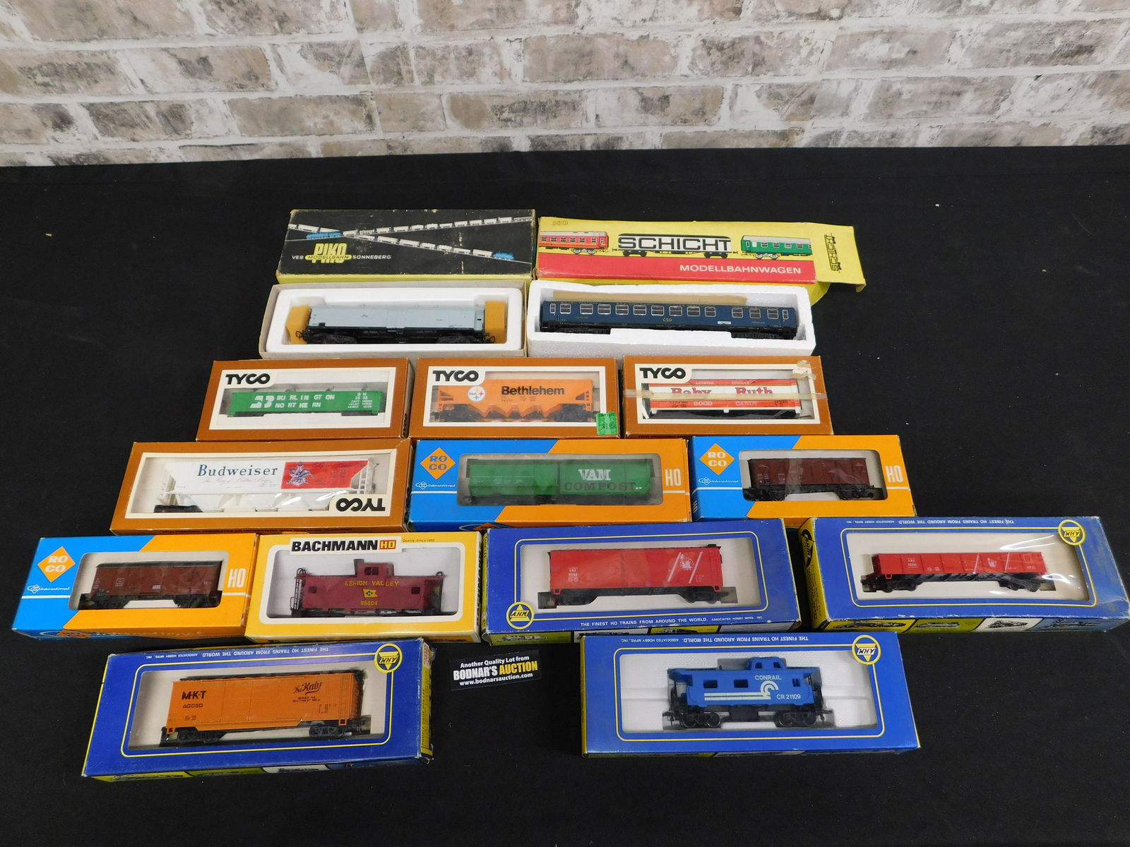 Lot of HO Rolling Stock Trains (1 of 8)