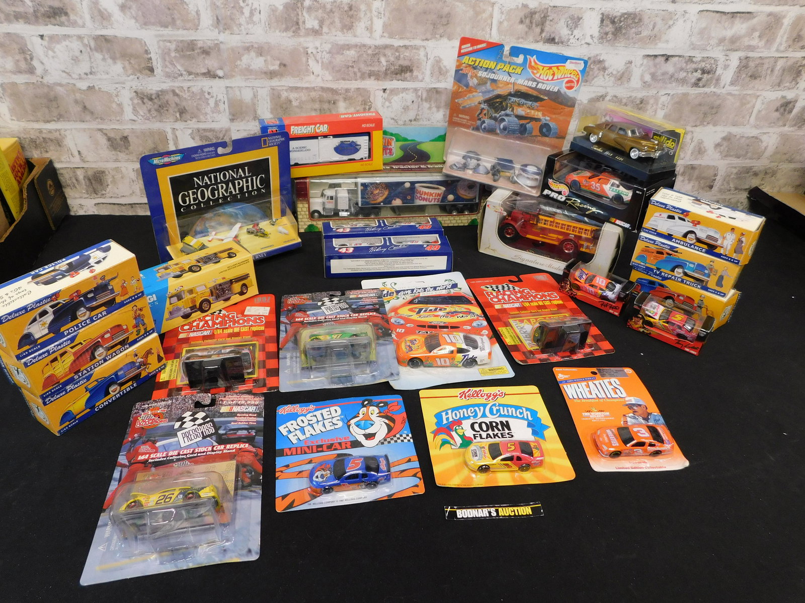 Large Lot of Mixed Diecast and Plastic Vehicles (1 of 10)