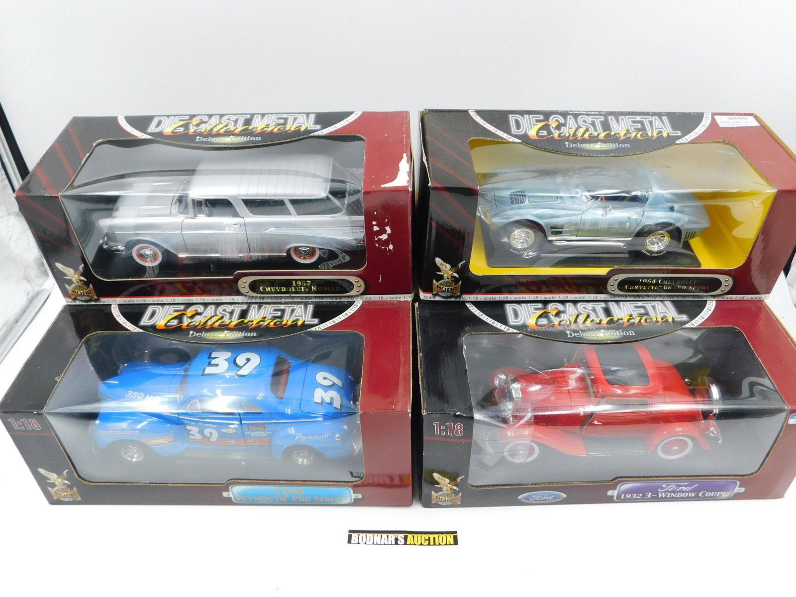 Lot of 4 Road Signature Diecast Cars - Ford, Plymouth (1 of 6)