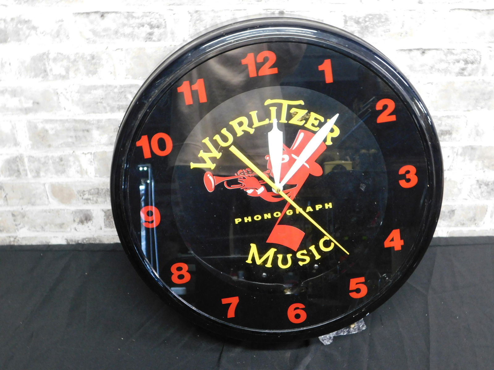 Wurlitzer Phonograph Advertising Clock (1 of 4)