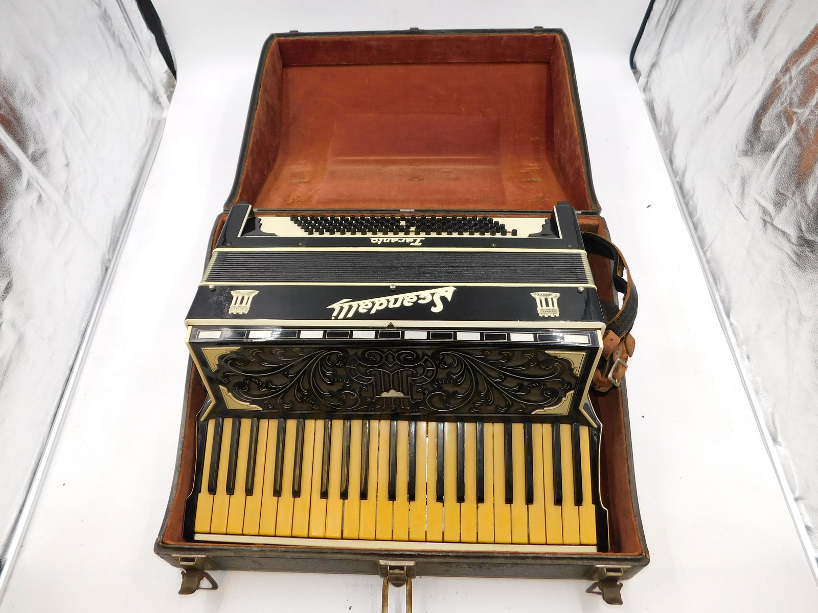 Scandalli Taranto Vintage Accordion (1 of 10)