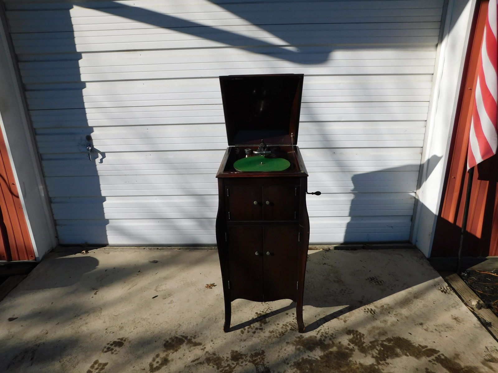 Edison Victor Victorla - Floor Model (1 of 4)