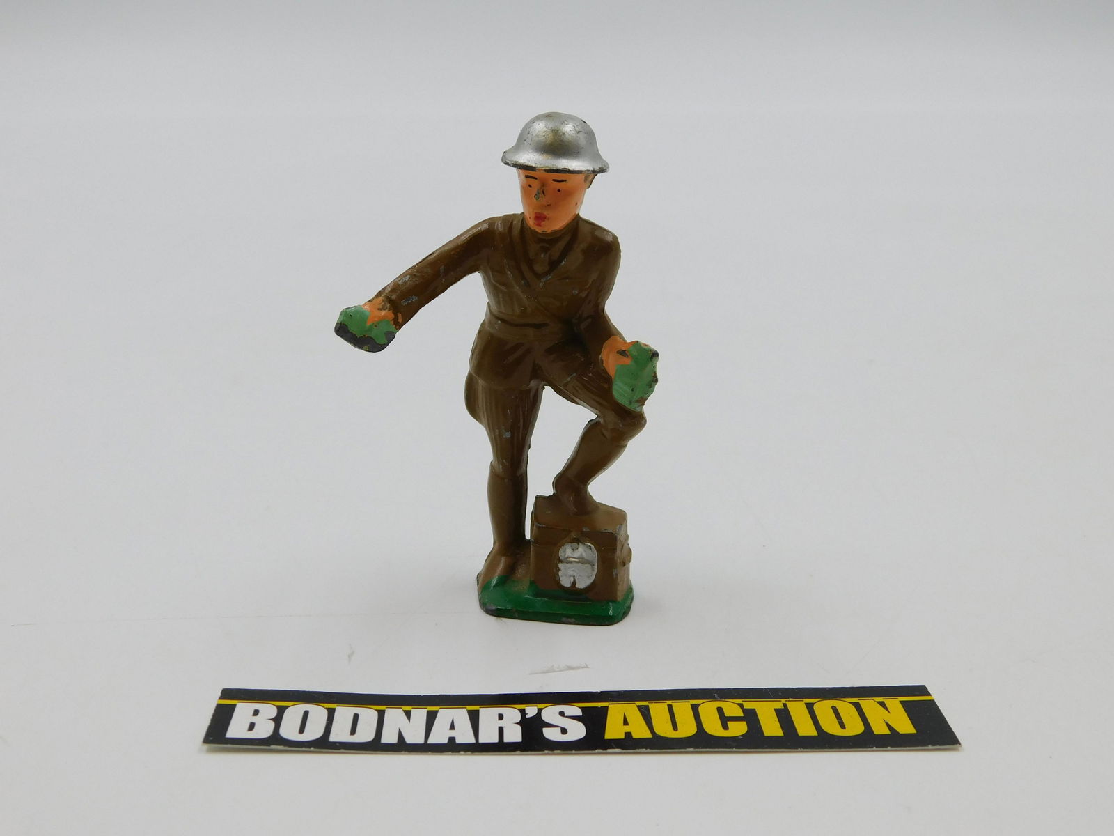 Manoil Paymaster Metal Soldier M-86 (1 of 6)