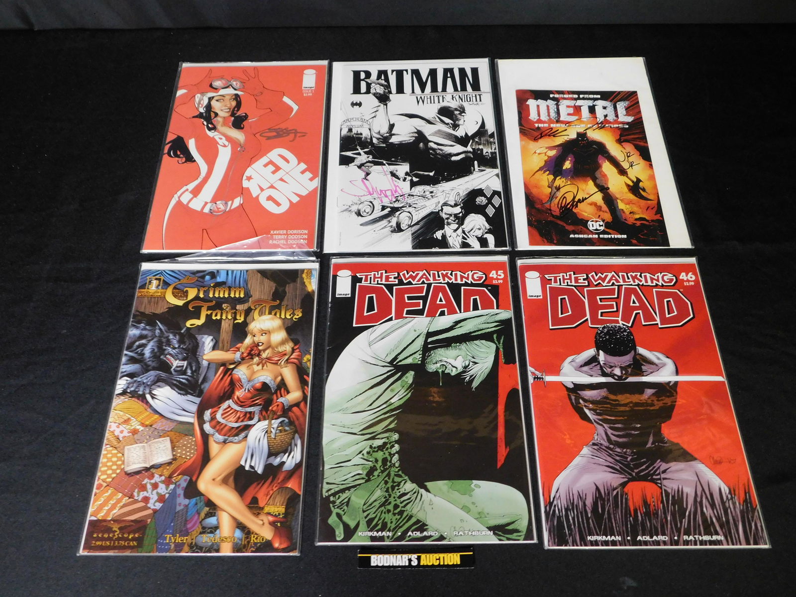 Lot of 6 Comics including Signed Batman Comics (1 of 7)