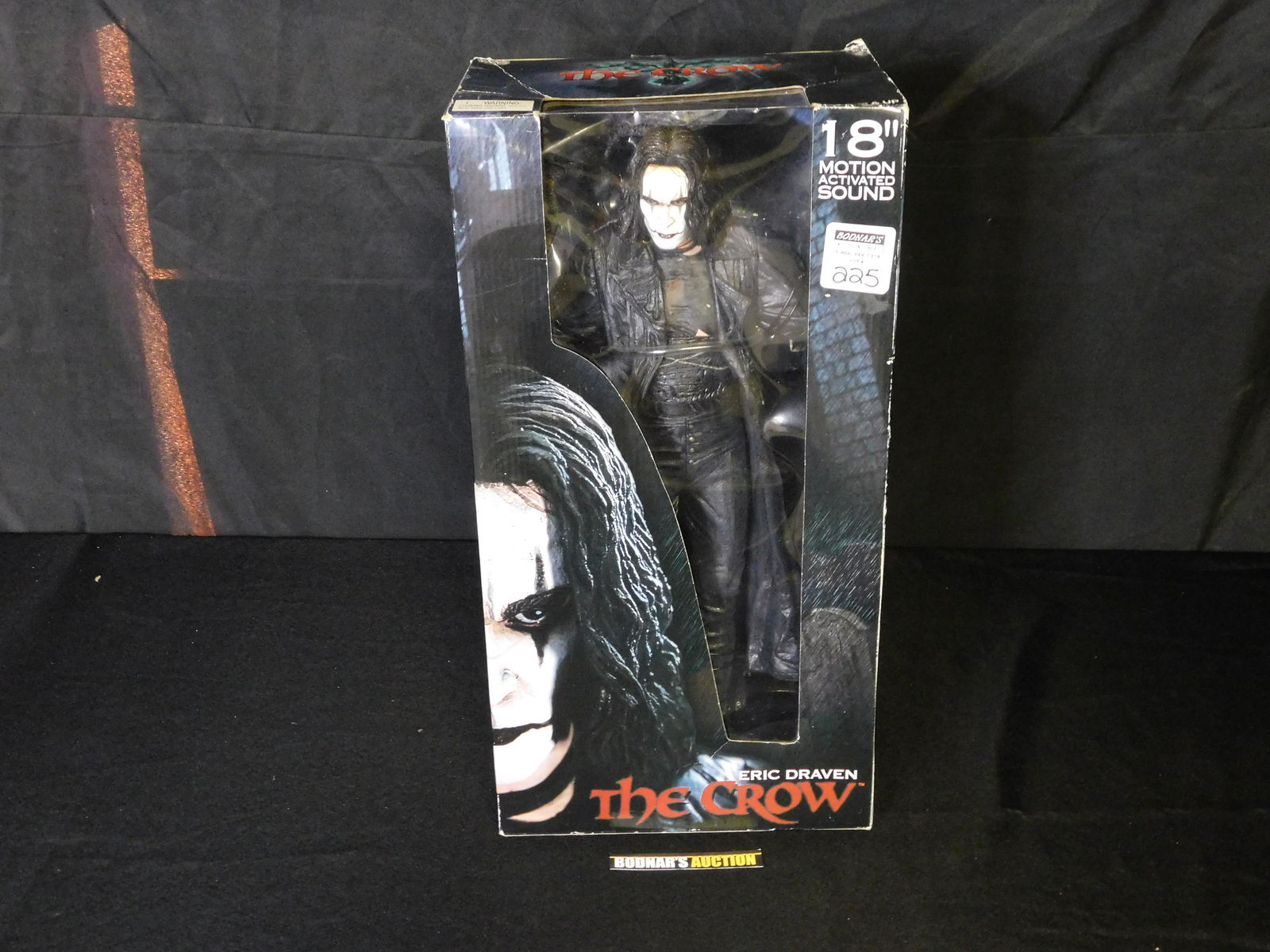 The Crow 18" Sound Activated NECA Figure: Eric Draven The Crow 18" Sound Activated Figure in Original Box. Made by NECA. Please read the terms and conditions. This sale will be broadcast live on sale day with full descriptions of each lot bei