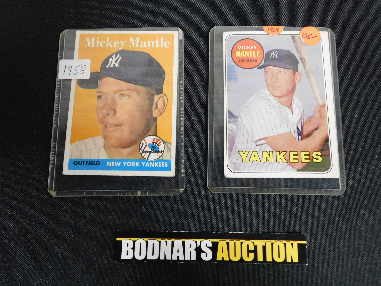 Lot of 2 Mickey Mantle Baseball Cards (1 of 2)