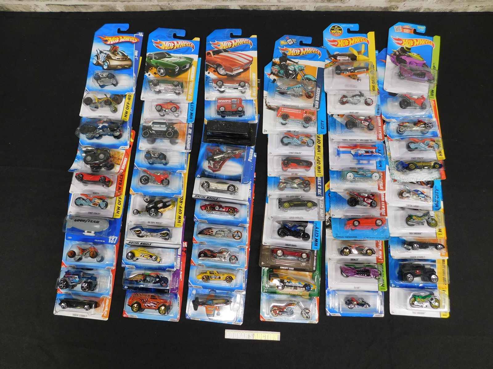 Lot of 60 Hot Wheels Cars (1 of 5)