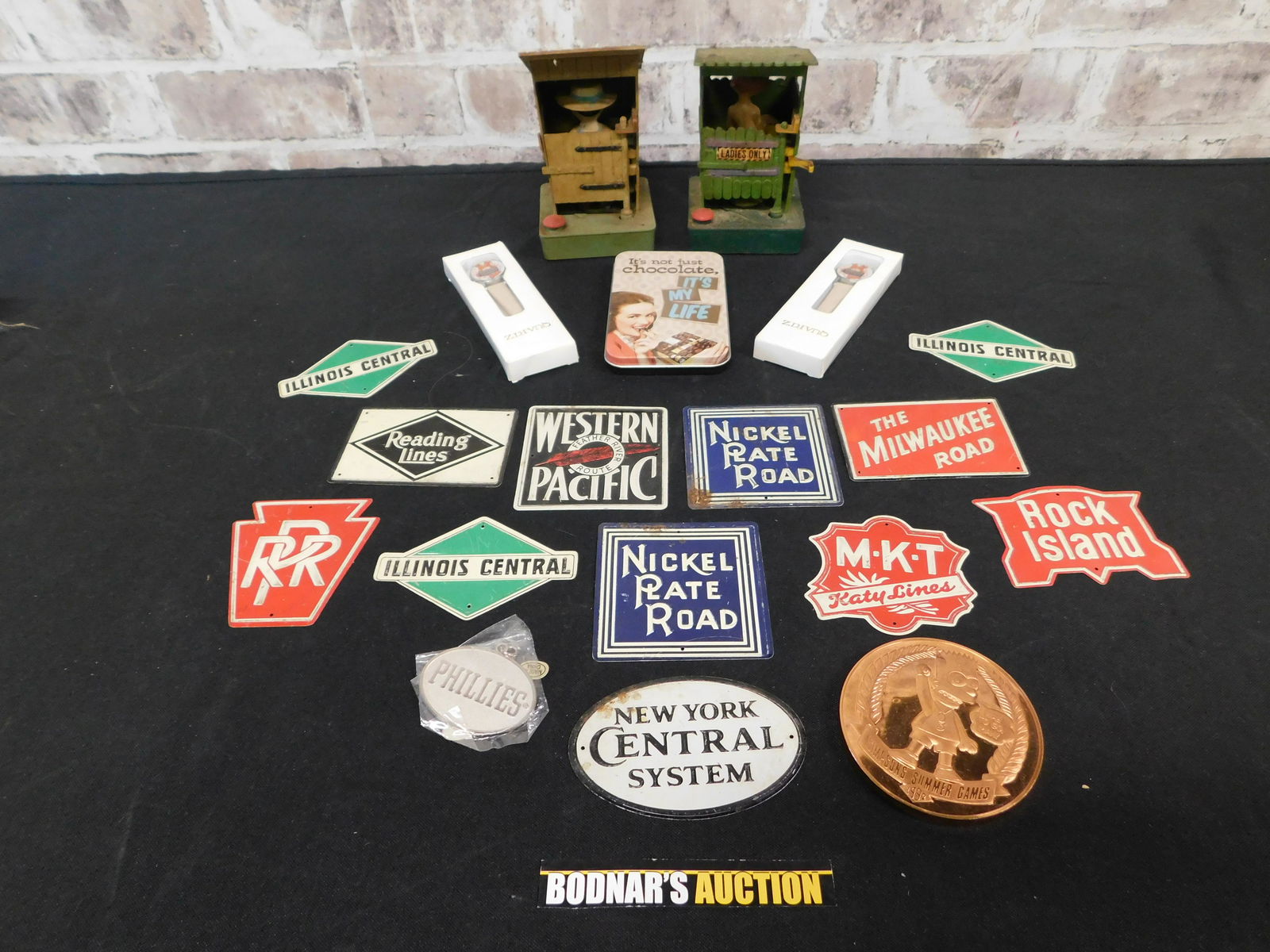 Lot with Collectible Items (1 of 6)