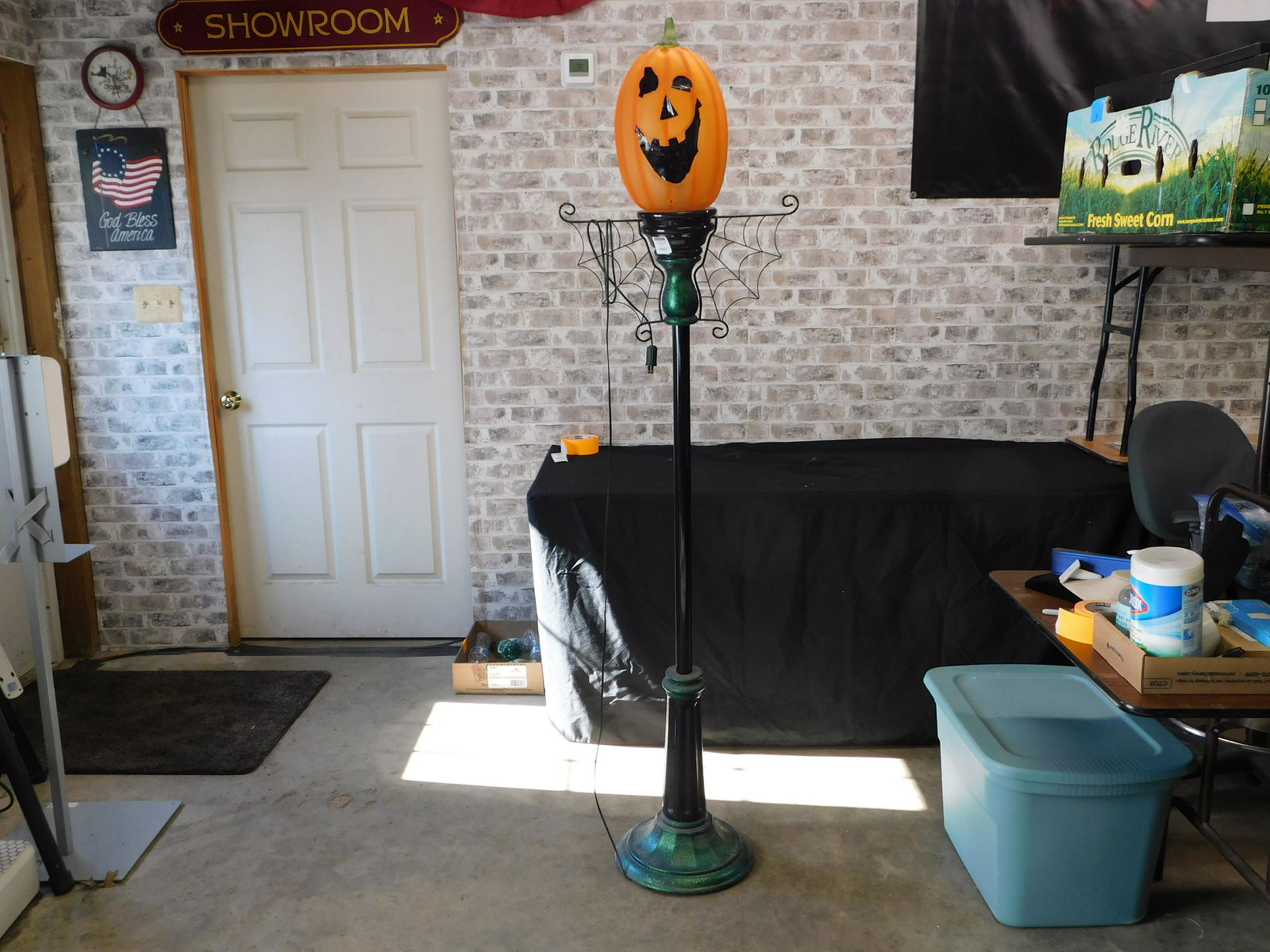 Pumpkinhead Plug-In Outdoor Lamppost (1 of 5)