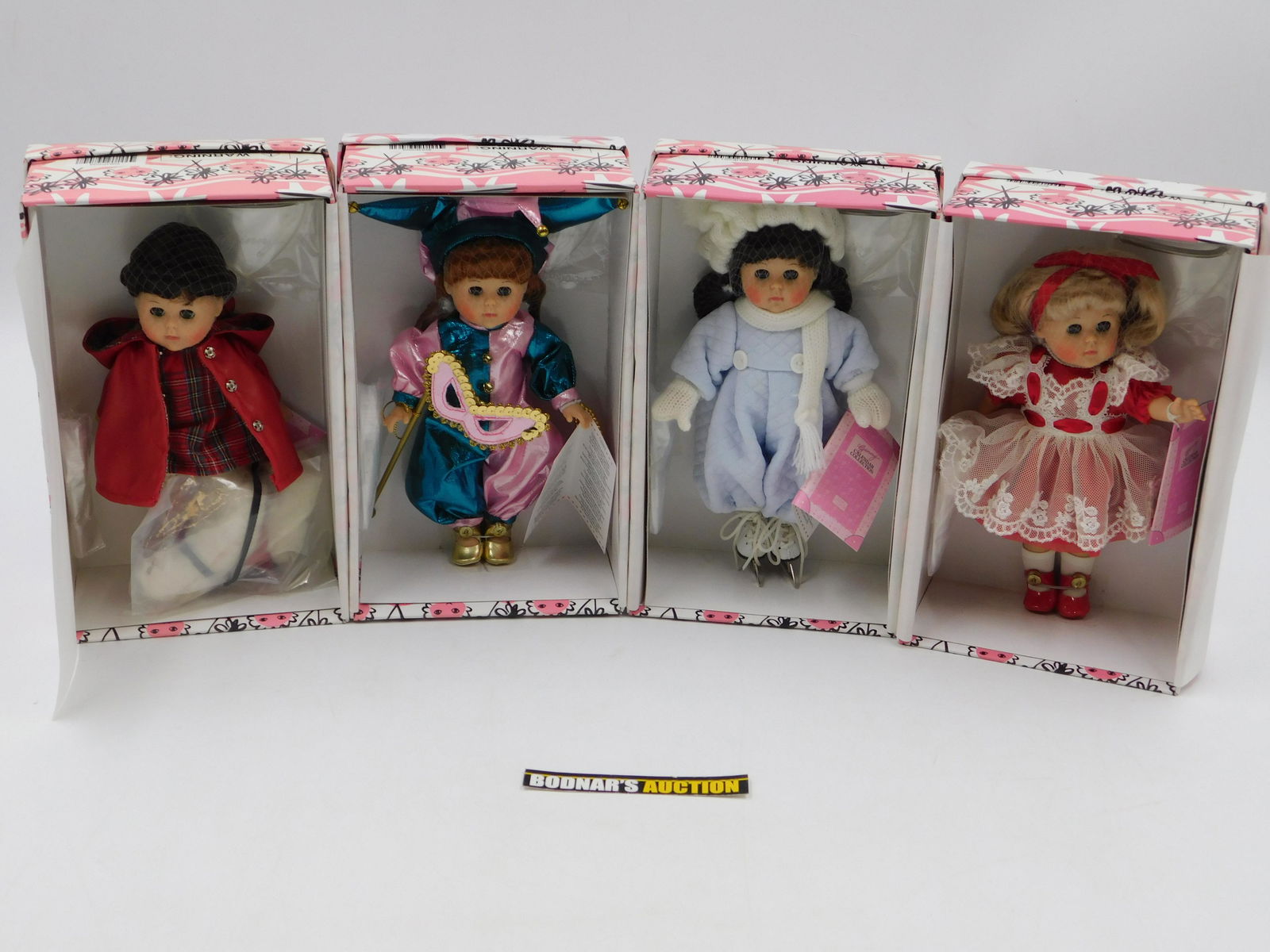 Lot of 4 Ginny Vogue Dolls (1 of 7)